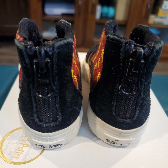 Vans X Harry Potter Sk8-Hi Zip Toddler size 6 - Picture 4 of 6